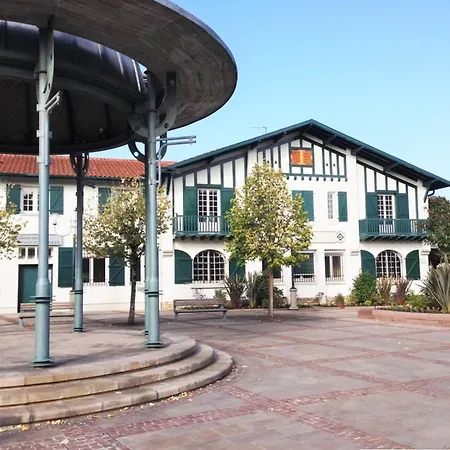 Avec Balcon, Parking Prive, Proche Commerces A 2km Des Plages D'anglet - Fr-1-3-618 * Anglet